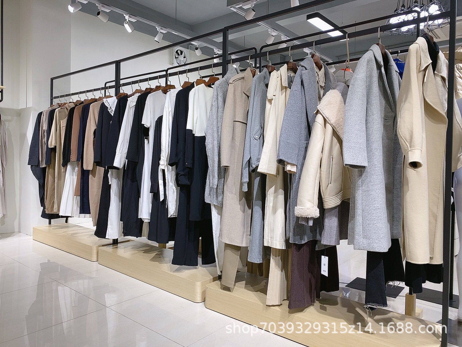 羽绒服品牌大全女装波斯登_健身紧身衣品牌排行女装_女装品牌大全排行榜