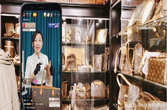 品品牌榜-2.7万元的泰迪熊大衣都这么富裕了吗？(图)