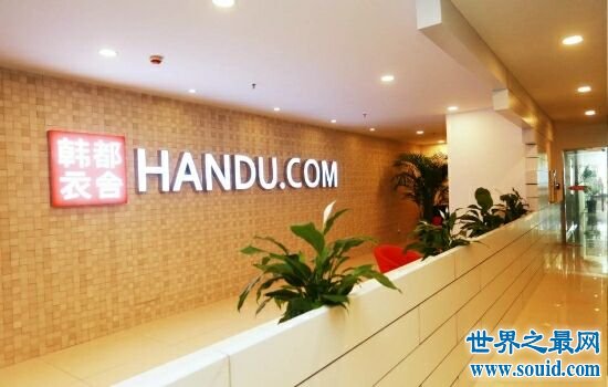 中国衣服品牌排行榜-五彩斑斓的衣服更是吸引人的眼光，女装品牌大全有哪些？
