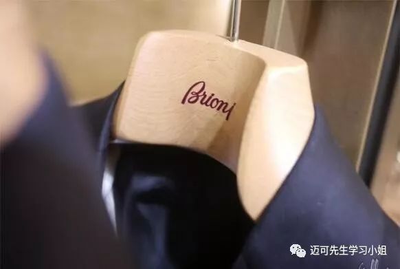 男士皮夹克品牌排行_男士钱包中奢品牌排行_男士衣服品牌排行榜