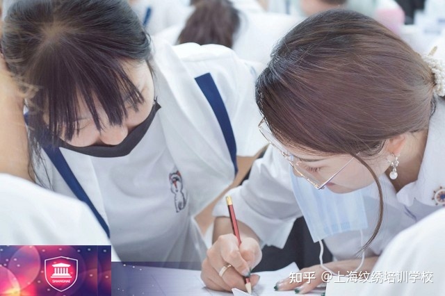纹绣品牌排行榜-一下如何选择适合自己的半培训学校？是否值得信赖？
