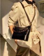 日系随身化妆包包品牌排行榜(日本流行的包包品牌)