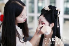 学化妆的职业学校(职校有没有学化妆的)