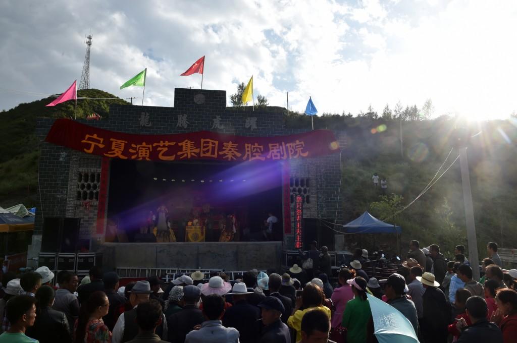 大山里 闹庙会