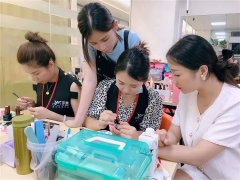 昆明化妆美甲学校排行榜(昆明化妆培训学校排行榜)