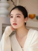 五十岁女人化妆品排行榜(五十岁女人化妆品排行榜大全)