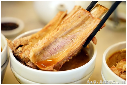 马来西亚的肉骨茶，飘香四溢，美味无比