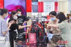 化妆品超贵的品牌排行榜前十名(贵的化妆品品牌排行榜)